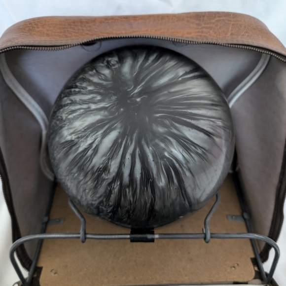 Columbia 300 White Dot 12.6 lbs Silver Swirl Bowling Ball & Talon Leather Case - Picture 6 of 15